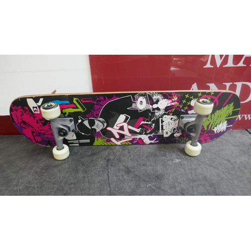 5016 - A skateboard