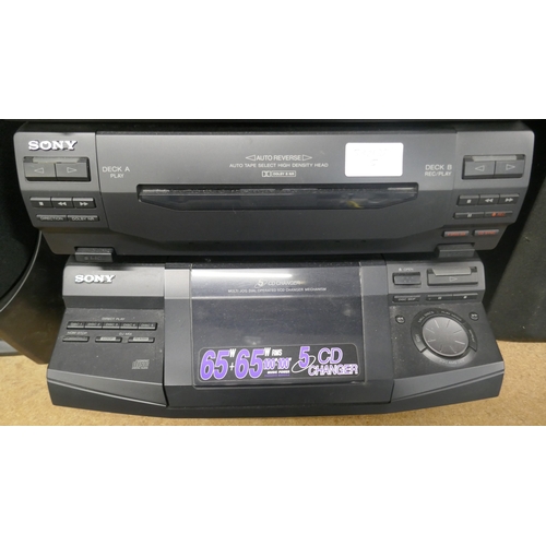 5017 - A quantity of Sony Hi-Fi including turntable, all-in-one system and a pair of Sony speakers