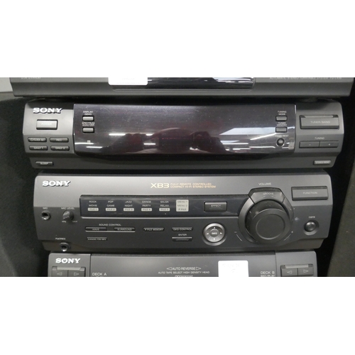 5017 - A quantity of Sony Hi-Fi including turntable, all-in-one system and a pair of Sony speakers