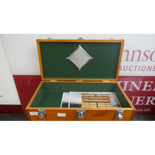 5047 - A wooden 8 drawer machinist tool box with felt lined drawers and a lockable front panel - with keys ... 