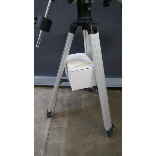 5051 - A model 90070, 900 x 70mm telescope with tripod stand and assorted accessories