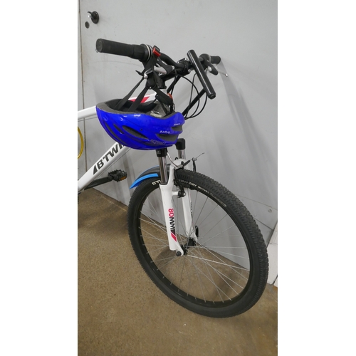 5059 - A B-Twin Rockrider 340 boy's mountain bike front suspension with helmet