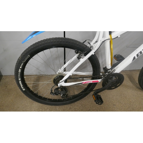 5059 - A B-Twin Rockrider 340 boy's mountain bike front suspension with helmet