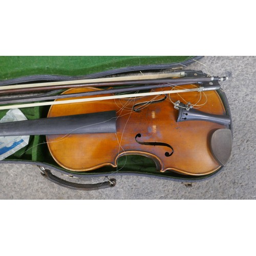 5020 - A quantity of musical items including a Fender Squire electric guitar with case, a Jose Ferrer El Pr... 