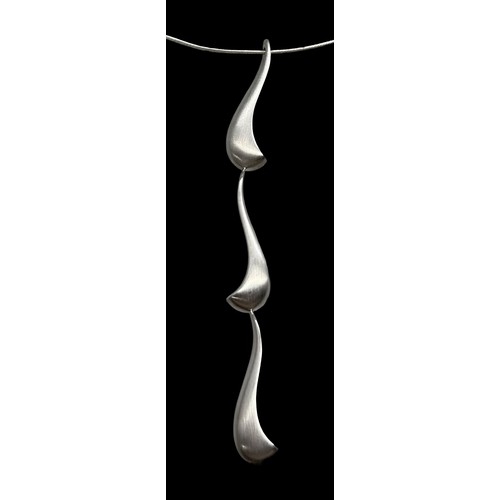 7252 - Paul Spurgeon, a white metal Modernist style abstract design necklace pendant, tests as silver, on a... 