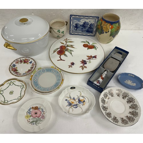 A collection of china and porcelain to include a Royal Doulton Art Deco vase (a/f), Belleek twin handle pot, Wedgwood Jasperware dish, Royal Worcester, etc.  *Not available for packing and posting*