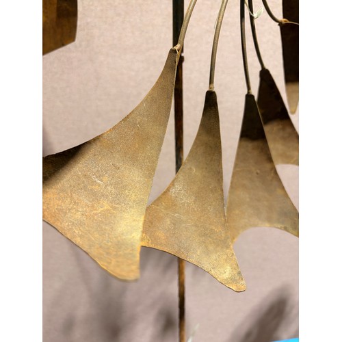 3098 - A rustic garden decoration