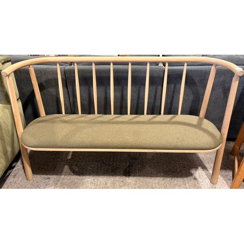 Lot 3083      