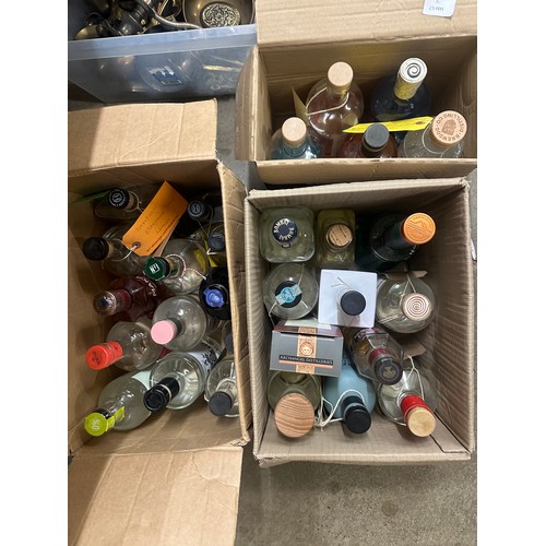 2270 - Approximately 28 bottles of gin including Bombay, Makar, Archangel, etc.  *Not available for packing... 