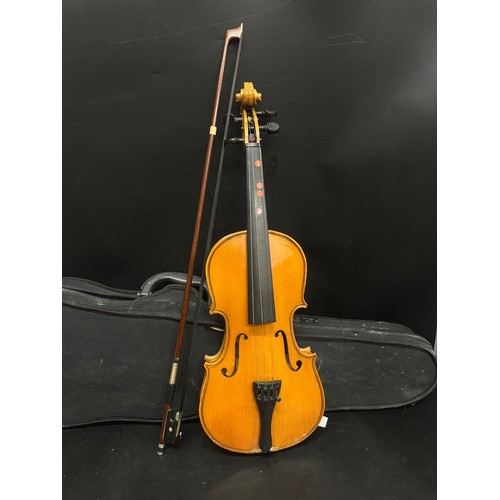 2274 - A Stentor Student 1/2 size violin and bow, with case, violin body 31cm, full length approximately 51... 