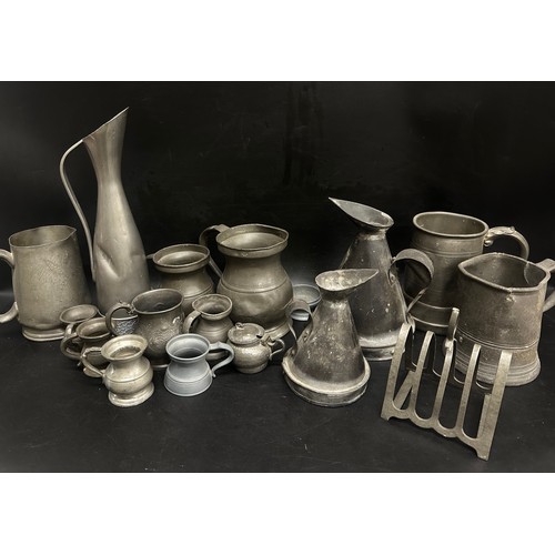 2276 - A box of pewter items; tankards, jugs and miniature cups