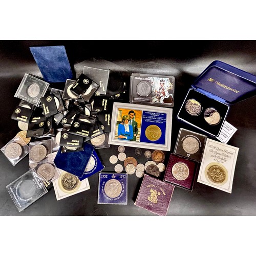 2236 - A collection of commemorative crowns, a Trafalgar £5 pair commemorative set, other £5 coins, etc.
