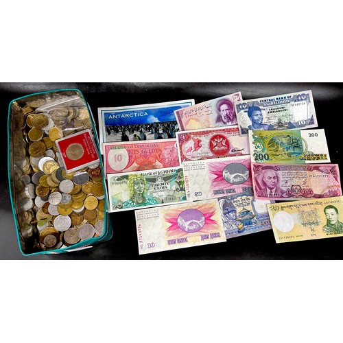 2239 - A collection of assorted coins, bank notes, brass 3d, etc.