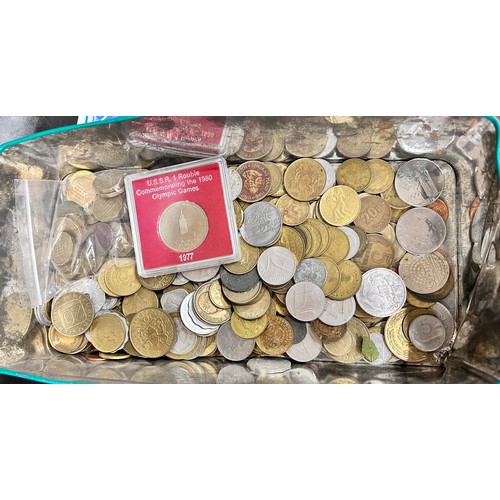 2239 - A collection of assorted coins, bank notes, brass 3d, etc.
