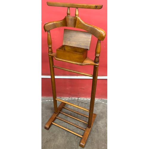137 - A gentleman's beech valet stand