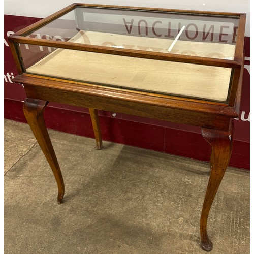 123 - A Queen Anne style walnut bijouterie table