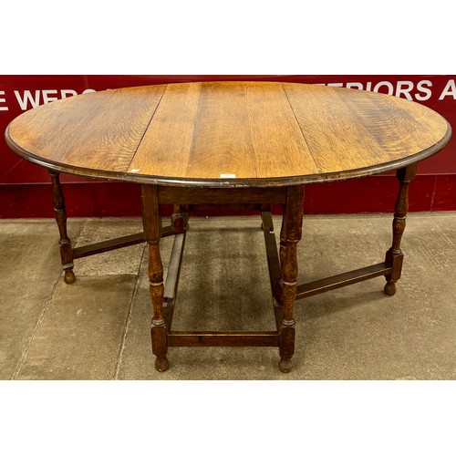 133 - An early 20th Century oak gateleg table