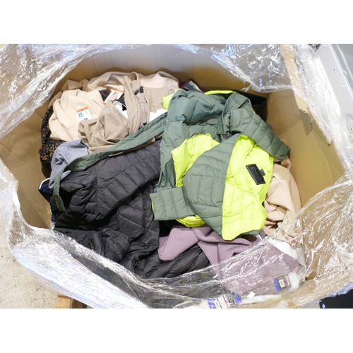 6136 - A pallet of mixed clothing to include trousers, shirts, underwear, coats, etc. various brands and si... 