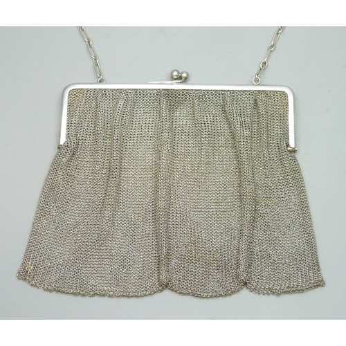7018 - A silver chainmail purse, silver import marks, 244g, 16 x 16cm