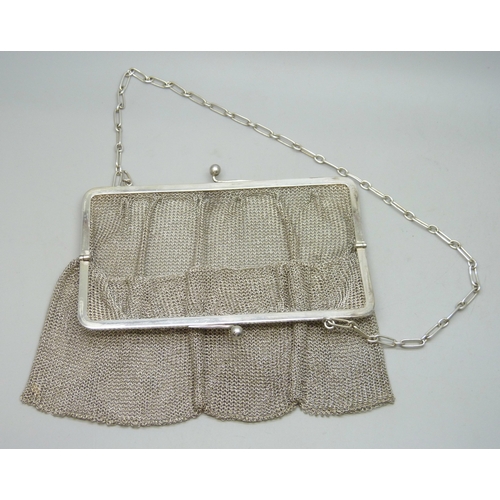 7018 - A silver chainmail purse, silver import marks, 244g, 16 x 16cm