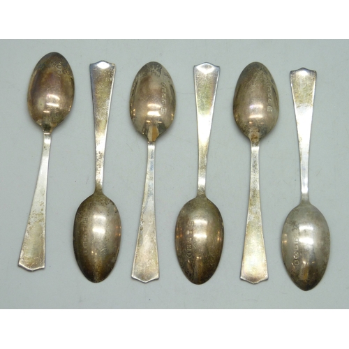 7024 - A set of six George V commemorative silver teaspoons, London, 1928, 55g, boxed