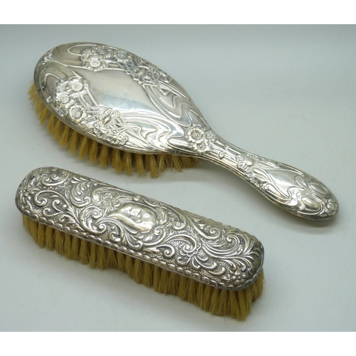 7032 - Three silver dressing table items - a hand mirror (a/f split), hair brush and clothes brush, 510g to... 