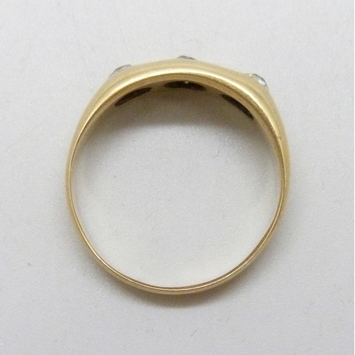 7036 - An Edwardian 18ct gold gypsy three stone old cut diamond ring, chips to stones, London, 1910, 5.5g, ... 