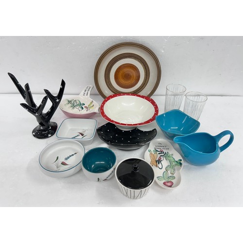 2295 - A collection of 1950 / 60s ceramics including Denby  *Not available for packing and posting*