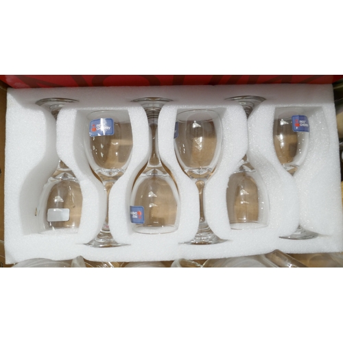 6140 - A box of household items to include Thermosteel flask, tea pots, glass mugs, etc. (SP516662465-25) *... 