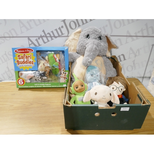 6153 - A box of soft toys and hand puppets (SP516661989-15) *This lot is subject to VAT