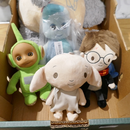 6153 - A box of soft toys and hand puppets (SP516661989-15) *This lot is subject to VAT