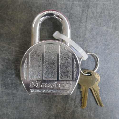 5002 - A box of 6 padlocks - with keys, various styles and sizes