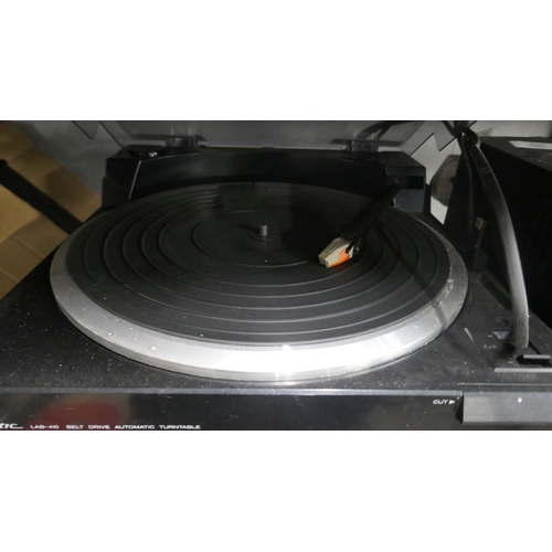 5041 - A quantity of Realistic stereo equipment including an ST-2000L tuner amp, an SCT-2000 high speed dub... 