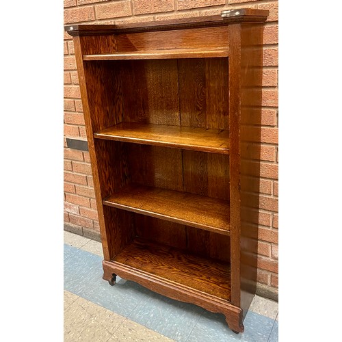 90 - A pair of Arts and Crafts oak open bookcases