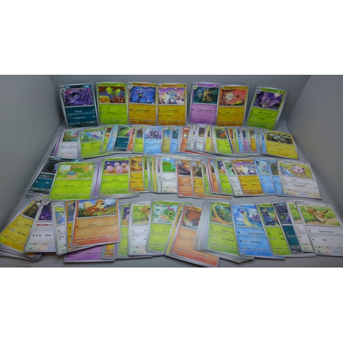2215 - A large collection of 140 '151' Scarlet and Violet Pokémon cards