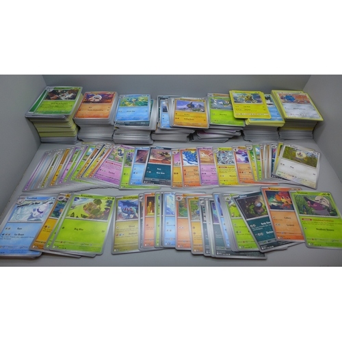 2216 - 1,000 Pokémon card collection including vintage, Holo, UnHolo, Rares, etc.