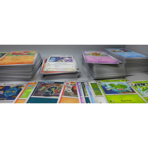 2219 - Pokémon cards; a mixed collection of Holographic, Non Holographic, no Energy cards, from multiple se... 