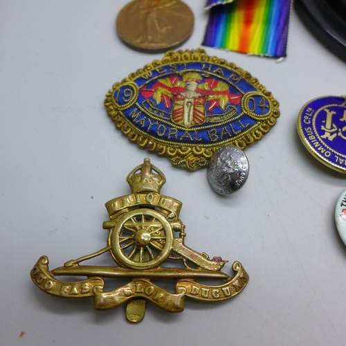 2237 - A WWI Victory medal to B.Z. 10669 A.E. Pearson AB, RN, VR, badges, etc.