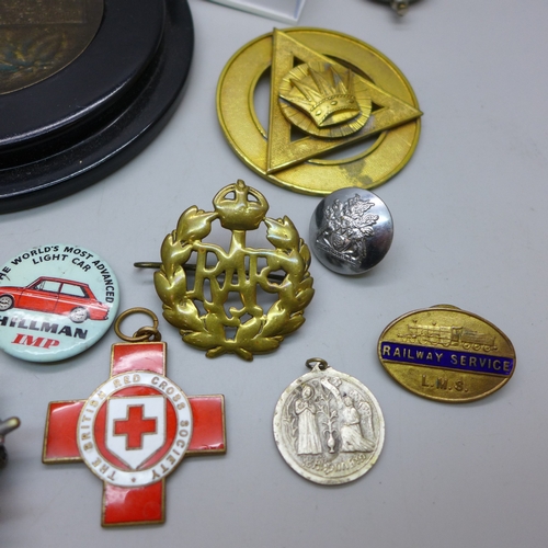 2237 - A WWI Victory medal to B.Z. 10669 A.E. Pearson AB, RN, VR, badges, etc.