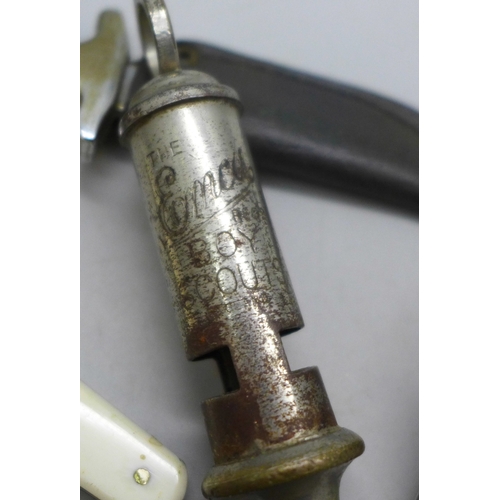 2251 - A miniature dagger with scabbard, two pocket knives and two whistles including Boy Scouts *Not avail... 