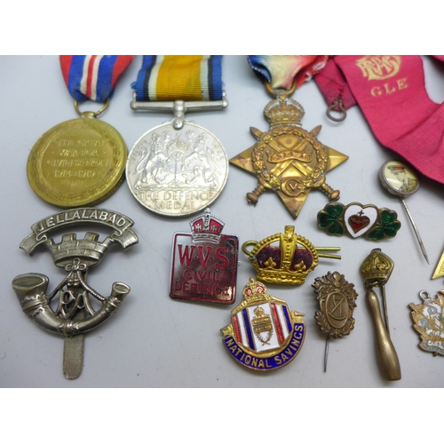 2257 - A World War I Victory medal to 21315 Pte. J. Hinchcliffe Notts & Derby Regiment, a WWI Star to 24543... 