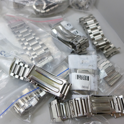 2272 - Assorted watch straps, mainly stainless steel and two leather