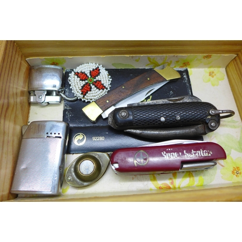 2275 - A collection of pocket knives including a World War II example, magnifying glass, lighters, gentlema... 