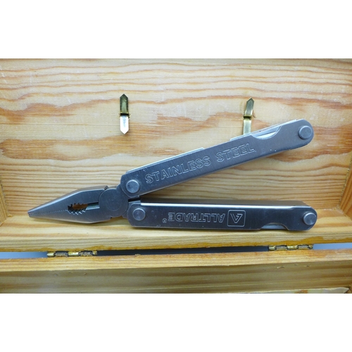 2275 - A collection of pocket knives including a World War II example, magnifying glass, lighters, gentlema... 