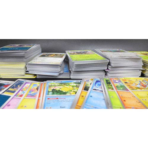 2217 - A large collection of 900+ Pokémon cards including quantity of holographic.