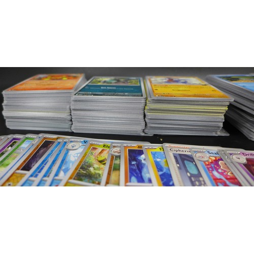 2218 - A very large collection of over 1000 Pokemon cards mixed holo, unholo including reverse holos