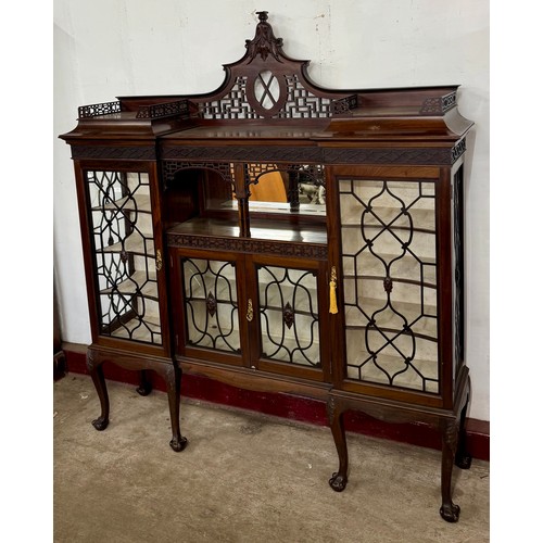 113 - An Edward VII Chinese Chippendale Revival mahogany breakfront bookcase