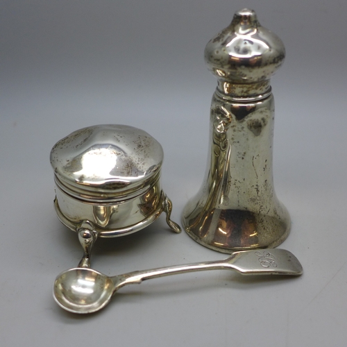 7278 - A silver pepper, silver trinket box, both a/f, and a silver mustard spoon, 60g total