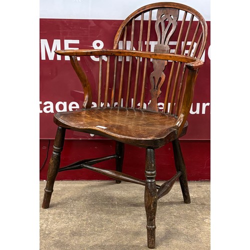 93 - A Victorian elm and yew Windsor chair