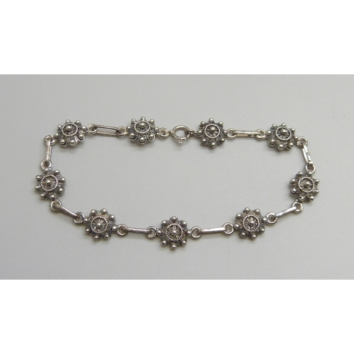 Lot 7037      